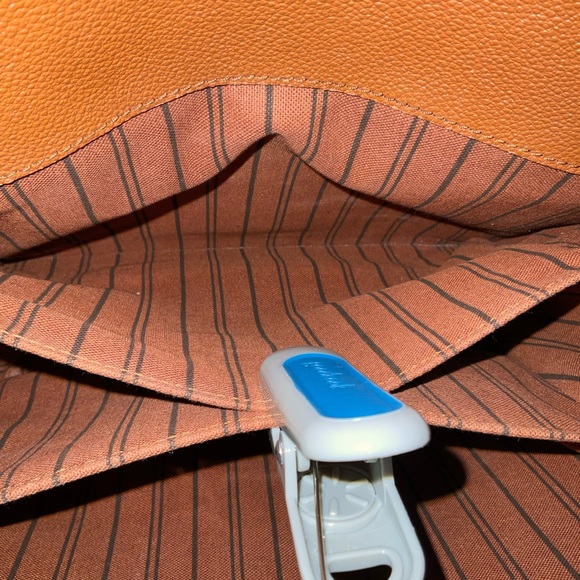 Louis Vuitton Pochette Métis Tan Crossbody Bag - Picture 14 of 16